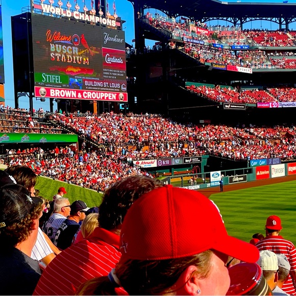 Meet your Posher, Courtney - Picture 2 of 5